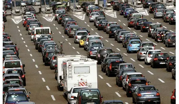 Bollino Rosso per i rientri estivi: traffico intenso e stop ai mezzi pesanti