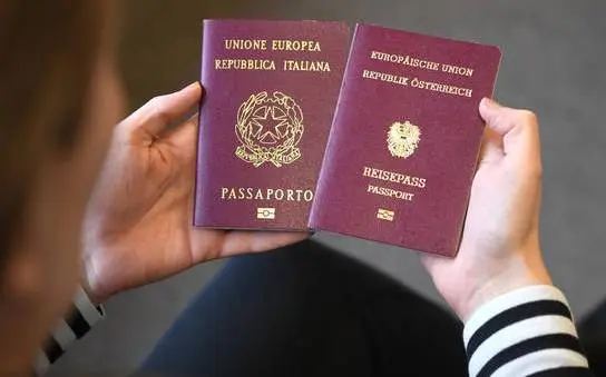 Alto Adige, Crosetto (Fdi): "Doppio Passaporto provocazione razzista". Vienna: "Nessun ddl"