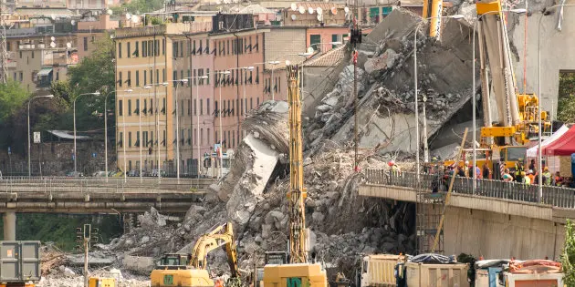 Crollo ponte Morandi: iscritti dalla procura 20 indagati e la società Autostrade