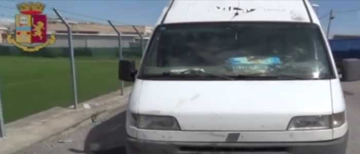 Senegalese denunciato nel Foggiano per caporalato, sequestrati 2 furgoni