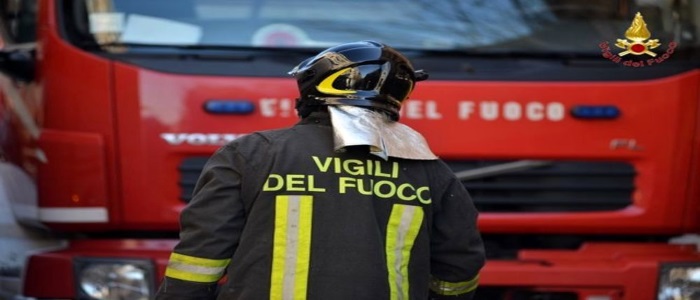 Fuoco e panico in appartamento a Foggia, nessun ferito