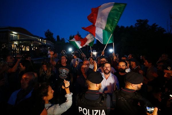 Roma, cento migranti della Diciotti arrivati a Rocca di Papa: tensione e proteste