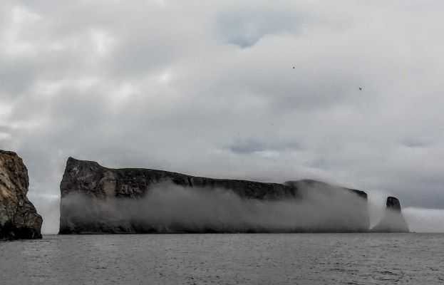 La "Roccia perforata" di Percé, opera d'arte del Quebec scolpita dal vento, dall'Oceano e dal tempo