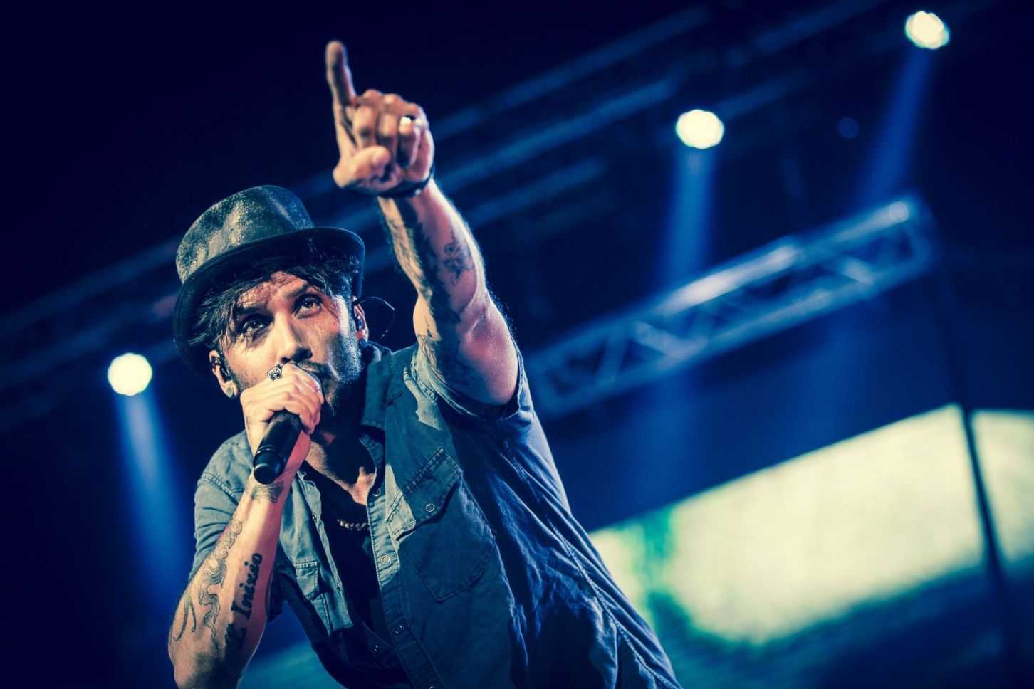 Conto alla rovescia per i concerti di Fabrizio Moro in Calabria. Il cantautore sarà il 24 a Soverato