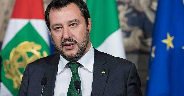 Migranti, Salvini: "Sarò rigoroso fino al ritorno alla normalità"