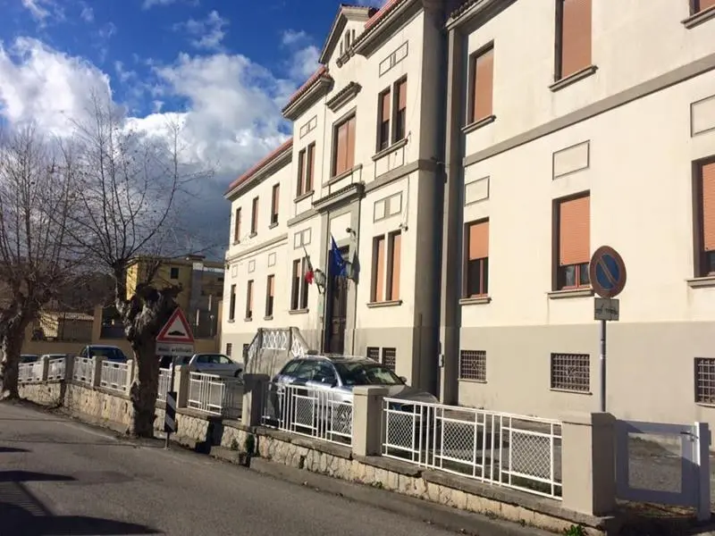 Detenuto devasta ed incendia cella carcere minorile di Catanzaro