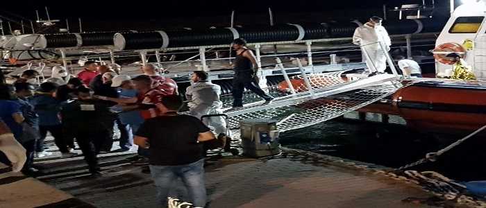 56 migranti sbarcati ieri sera a Crotone