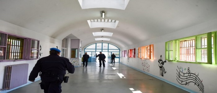 Bari: funerali agente della polizia penitenziaria suicida a Siena