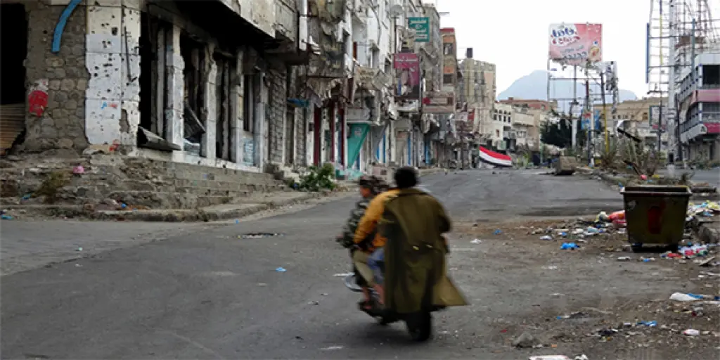 Yemen, colpito pullman con bambini: almeno 30 morti