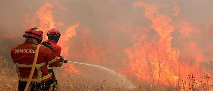 Portogallo: 2000 pompieri per fermare l'incendio in Algarve