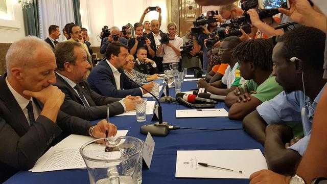 Caporalato a Foggia, Salvini: "Chiuderemo i ghetti, è un problema di mafia"