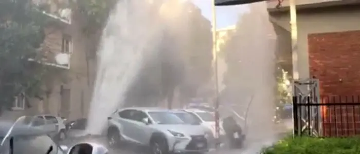 Roma, geyser alto 10 metri a causa di una tubatura rotta