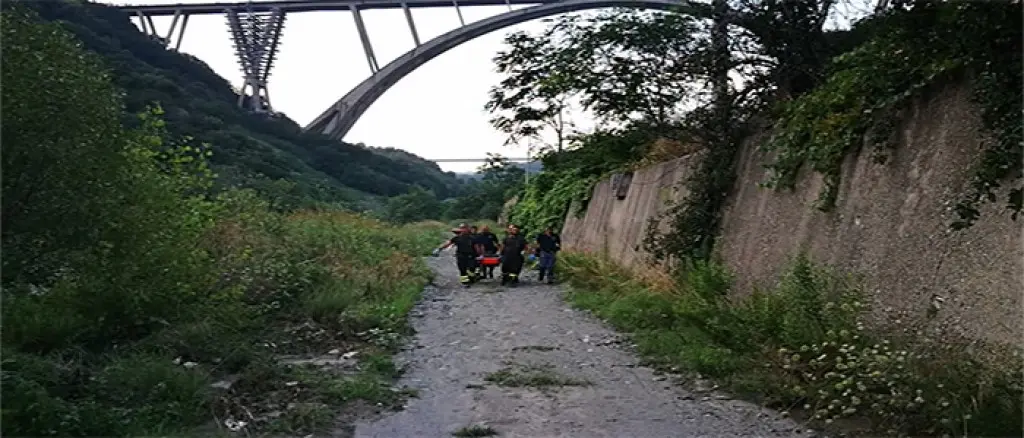 Catanzaro, uomo nativo di Botricello si lancia dal ponte Morandi. Intervento dei VVF