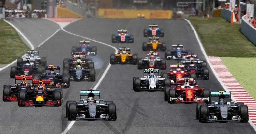Formula 1, Hamilton trionfa in Ungheria e allunga su Vettel