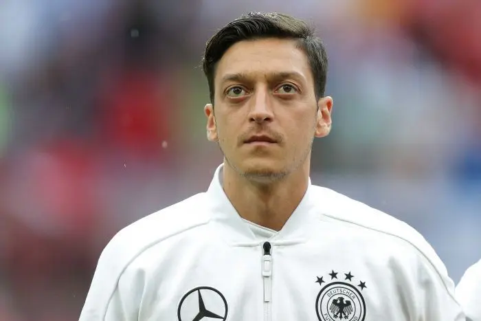 Calcio, nella città di origine di Ozil spunta una gigantografia con Erdogan