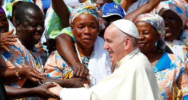 Migranti, l'appello di Papa Francesco: "Comunità internazionale reagisca"