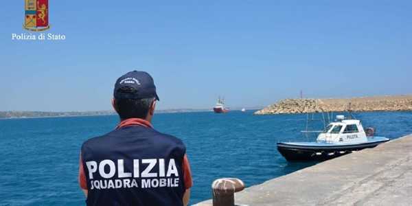 Sbarco a Pozzallo: fermati gli 11 scafisti del barcone