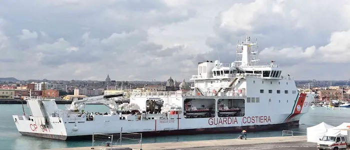 Nave Diciotti vicina al porto di Trapani. Continuano gli sbarchi