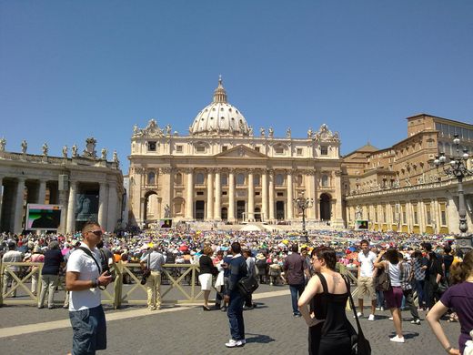 In Italia aumentano i turisti. Ma un italiano su tre non si sposta