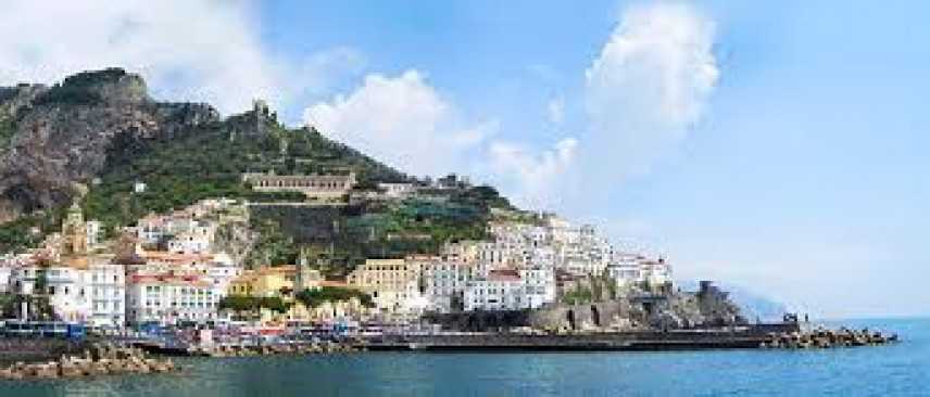 Incidenti stradali: bus turistico investe 16enne ad Amalfi, grave