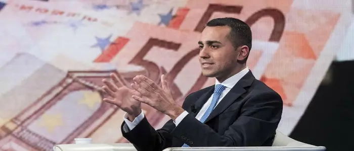 Di Maio smentisce Savona: "Il governo non uscirà dall'euro"