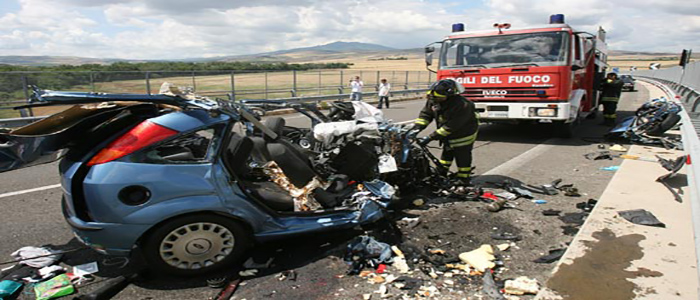 Incidenti stradali: scontro frontale auto-furgone un morto e quattro feriti su SS 172 Trulli