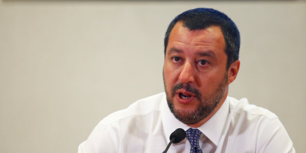 Migranti, Salvini: "Donne incinte, bambini e rifugiati non hanno nulla da temere: restano in Italia"