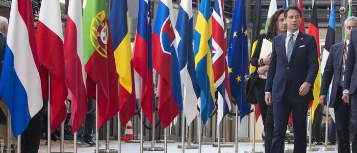 Vertice a Bruxelles: raggiunto accordo tra i 28 paesi sui migranti
