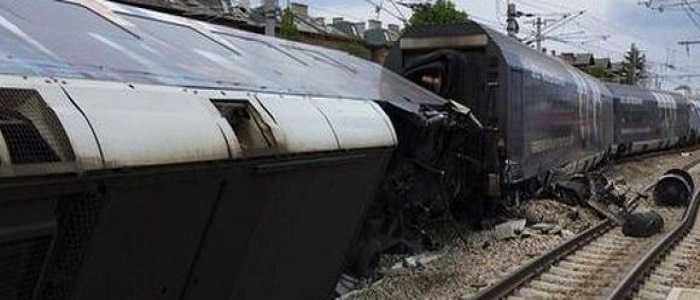 Austria: treno deraglia, due vagoni capovolti, trenta feriti