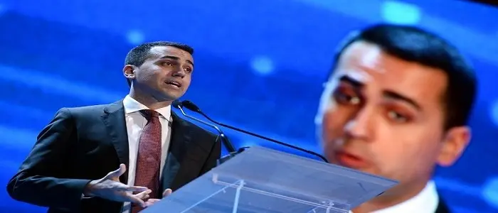 Di Maio: "Non diamo soldi per stare sul divano.Reddito di cittadinanza per 8 ore di lavoro gratuite"