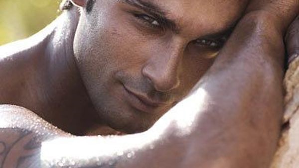 Giovedì 21 Giugno Francesco Arca all'Outline Pool & Disco