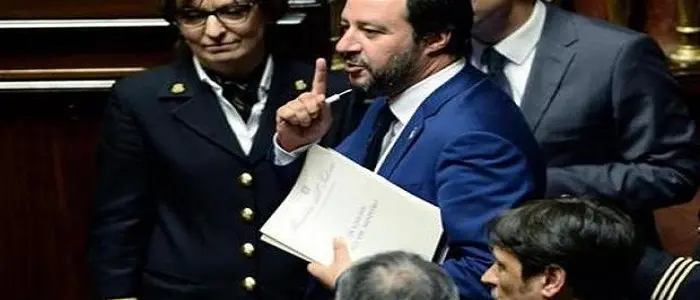 Migranti: Salvini, abbiamo finito di fare gli zerbini. "Pazzesco Ong mi dica fascista"