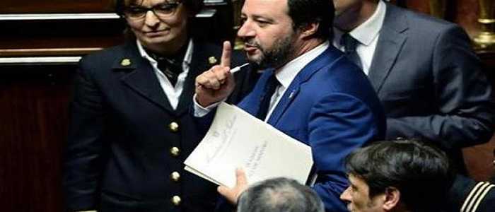 Migranti: Salvini, abbiamo finito di fare gli zerbini. "Pazzesco Ong mi dica fascista"
