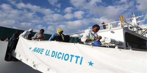 Entro domani a Catania sbarcheranno oltre 900 migranti a bordo della nave "Diciotti"