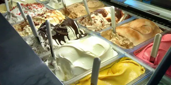 Mangia un gelato e vi ritrova i resti di un dito umano: raccapricciante scoperta a Palermo