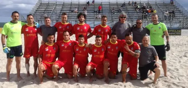 Beach Soccer. Gagliardo e concreto: "buona la prima" per il BS Catanzaro. Canalicchio battuto 2-1