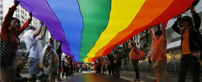 Matrimoni gay, la Corte Ue: "Stati membri non possono ostacolare il soggiorno del coniuge"