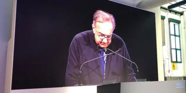 Fca azzererà il debito entro giugno. E Marchionne si presenta in cravatta