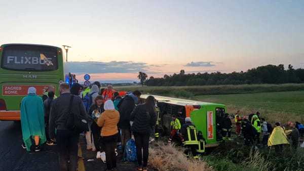 Bus fuori strada sulla A4 Torino-Trieste, 26 feriti
