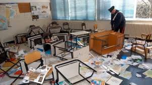 Vandali in una scuola a Rende, sindaco "sono amareggiato"