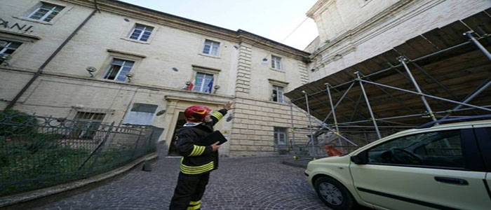 Crolla tetto aula istituto tecnico Fermo  intervento dei Vigili del fuoco