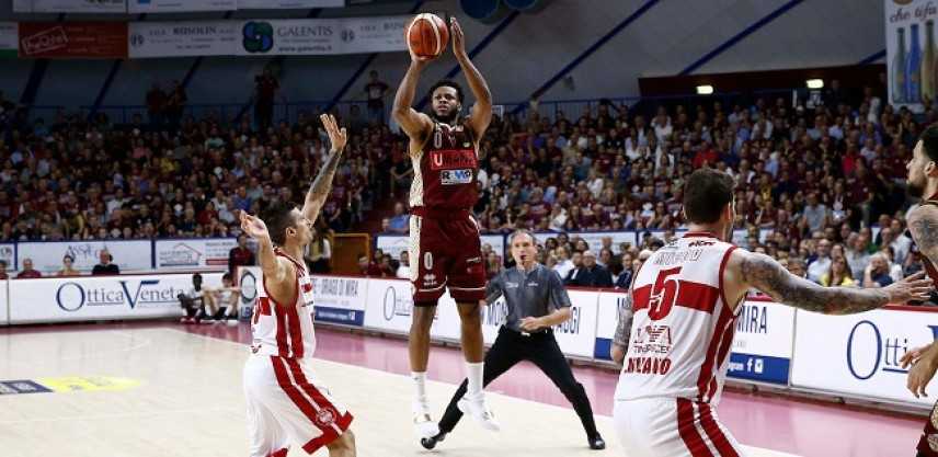 Basket - Serie A1, giornata 30: Venezia batte Milano nello scontro diretto e chiude la RS in testa