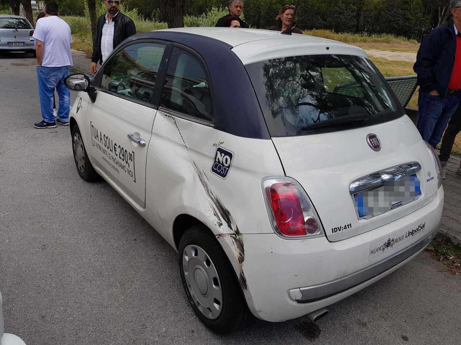 Incidente a Giovino. Un'auto ribaltata