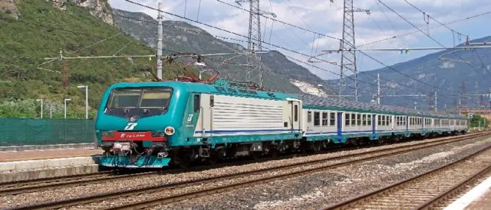 Terralba, treno in manovra finisce contro binario tronco. Ferito il macchinista