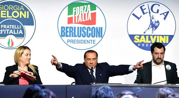 Centrodestra unito: "Esecutivo con M5S o voto entro l'estate"