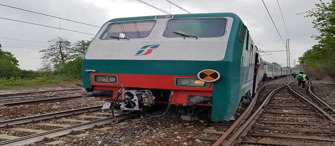 Treno regionale deraglia nel cuneese: ci sarebbero tre feriti lievi