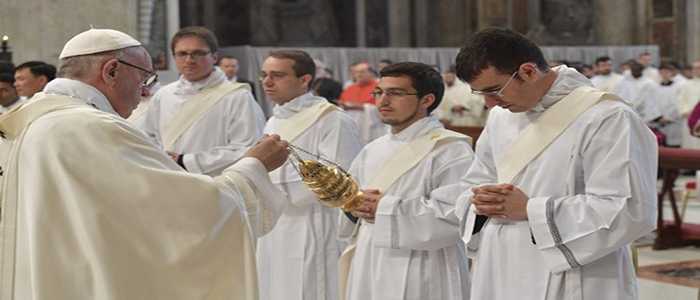 Papa ai neo sacerdoti: non stancatevi di essere misericordiosi (Diretta Video)