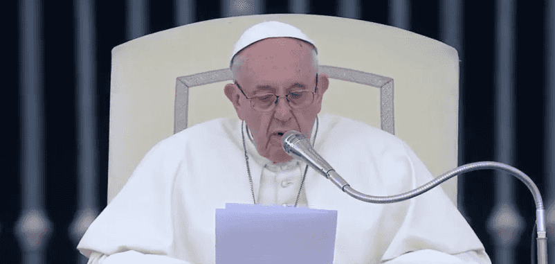 Papa: insegnare ai bambini a fare bene il segno della croce "diretta da piazza San Pietro"