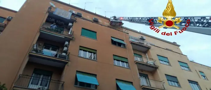 Vigili del Fuoco si trasformano in angeli, preso al volo aspirante suicida a Roma