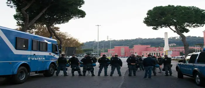 Calcio: segnalata auto con spranghe, identificati 13 laziali